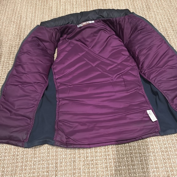 ATHLETA WOMENS SMALL PUFFER VEST WITH BELT - Picture 7 of 7